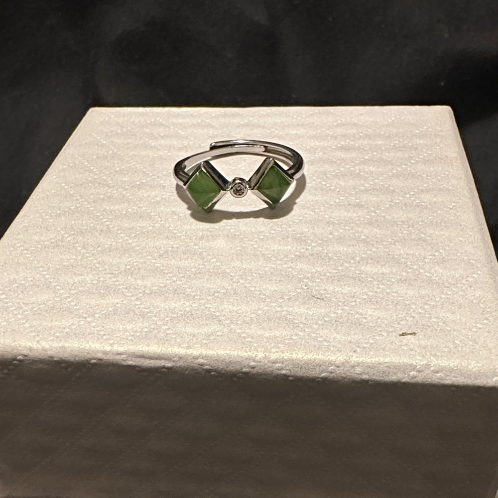 Elegant 925 Silver and Green Jade Women's Ring with adjustable size
